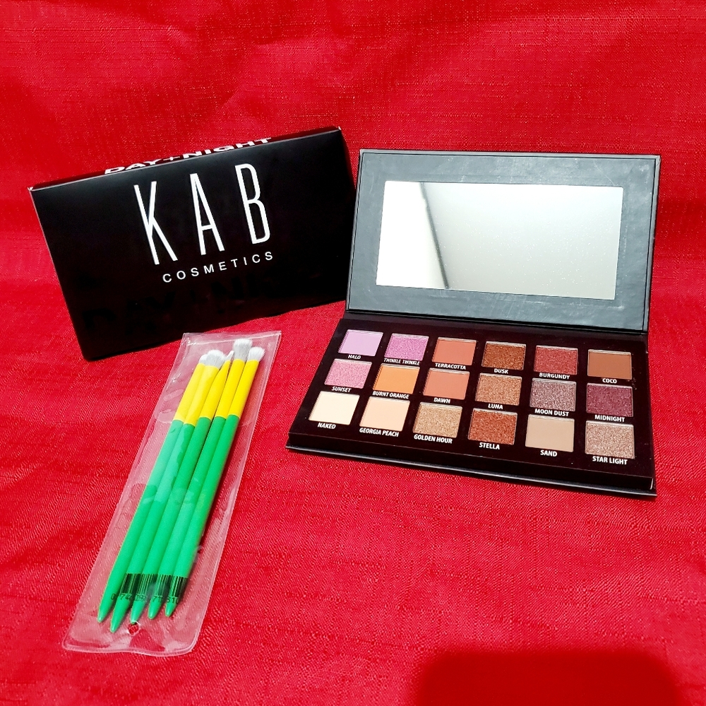 BCHM06750-1 NW KAB Cosmetic DAY +  NIGHT EYESHADOW